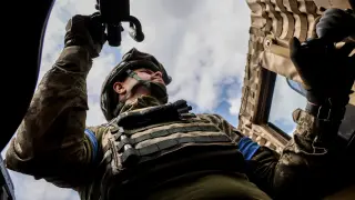 Un militar ucraniano en la aldea de Blahodatne, recientemente recuperada.