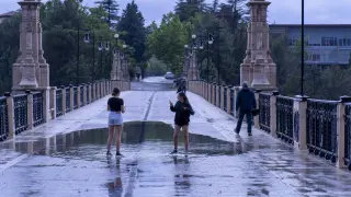 Tormenta en Teruel, acompañada de granizo, que ha provocado afecciones en diferentes zonas de la ciudad
