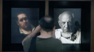 Un hombre visita la exposición 'Goya/Picasso. Tauromaquias', 'en la Academia de Bellas Artes de San Fernando de Madrid