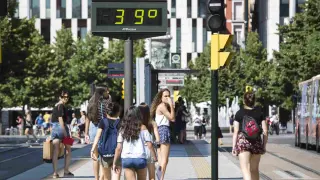 Termómetro a 39 grados en el paseo de la Independencia de Zaragoza.