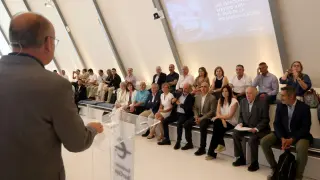 Foto del debate abierto sobre las estaciones de servicio en la sede de Mobility City de Zaragoza