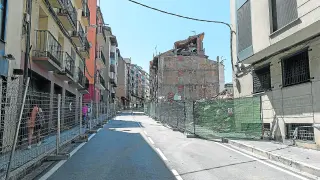 Escombros del edificio de la calle San Francisco de Teruel derruido. Foto Antonio garcia Bykofoto 22 06 23[[[FOTOGRAFOS]]]