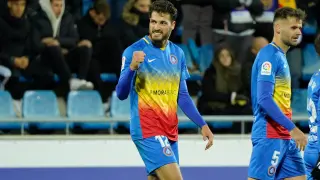 Sinan Bakis celebra un gol con el FC Andorra durante la pasada temporada.