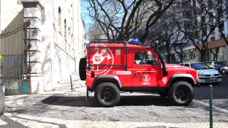 Camión de bomberos en Lisboa, Portugal archivo recurso