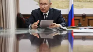 Russian President Vladimir Putin chairs a meeting dedicated to tourism development in Derbent in the southern region of Dagestan, Russia, June 28, 2023. Sputnik/Sergei Savostyanov/Pool via REUTERS ATTENTION EDITORS - THIS IMAGE WAS PROVIDED BY A THIRD PARTY.