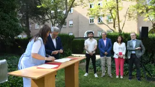 Acto de la consejera de Sanidad y el rector de la Universidad de Zaragoza para convertir el Royo Villanova en hospital universitario.