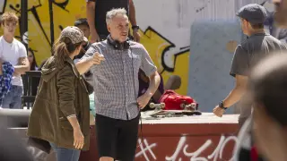 Nacho G. Velilla, rodando su próxima película, 'Menudas piezas', en el solar del Conejo, en el barrio de la Magdalena, en Zaragoza.