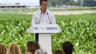 -El presidente del PP, Alberto Núñez Feijóo, este sábado durante la clausura de un acto sectorial en Gimenells (Lérida) sobre sistema agroalimentario y mundo rural.