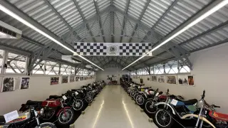 Exposición de Motos antiguas en el matadero de Huesca