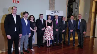 Los galardonados con el presidente de CEOE Aragón, ayer en la entrega de los Premios Empresa.