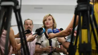 La candidata Pilar Alegría atiende a los medios en la sede del PSOE-Aragón