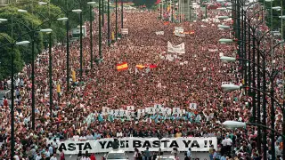 Manifestación en Zaragoza en repulsa al asesinato de Miguel Ángel Blanco en julio de 1997