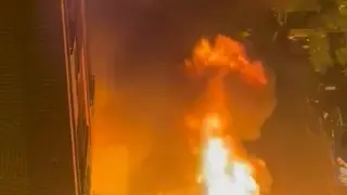 Los Bomberos de Zaragoza han tenido que intervenir, esta noche, en cuatro incendios provocados en contenedores en el barrio de Las Delicias.