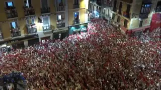 Miles de personas entonan el 'Pobre de mí' para despedir San Fermín