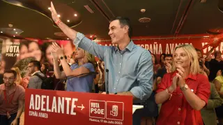 Pedro Sánchez, en Huesca, con las candidatas de Zaragoza, Pilar Alegría, y Huesca, Begoña Nasarre.
