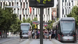 Termómetro que marca 42 grados en Zaragoza.