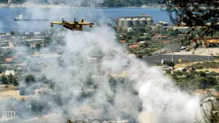 Se reaviva uno de los grandes incendios a las afueras de Atenas