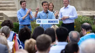 Pedro Navarro, Natalia Chueca y Azcón en el cierre de campaña electoral del PP en Zaragoza