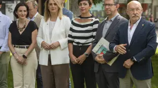 Los concejales de Vitoria Jon Armentia, del PSE-EE, Iñaki Gurtubai, del PNV, Rocío Vitero, de Eh Bildu, Ainhoa Domaica, del PP, y Garbiñe Ruiz, de Elkarrekin.