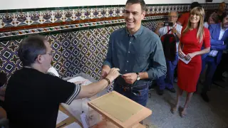 Pedro Sánchez vota esta mañana.