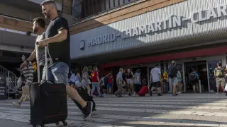 La stazione madrilena di Chamartín a Madrid al collasso per la sospensione dei trani causa incendio