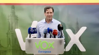 Pedro Fernández, durante su intervención en la sede de Vox Zaragoza.