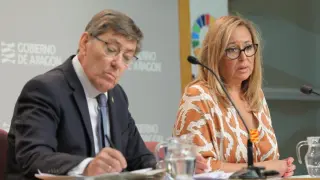Arturo Aliaga y Mayte Pérez, este miércoles, en el último Consejo de Gobierno.