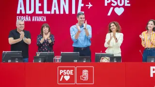 Madrid (Spain), 24/07/2023.- A handout photo released by the Spanish PSOE party shows Spanish Prime Minister Pedro Sanchez (C) chairing the meeting of the party's federal executive committee at the PSOE headquarters in Madrid, Spain, 24 July 2023. Spain held its snap election on 23 July. (España) EFE/EPA/PSOE/ Eva Ercolanese HANDOUT HANDOUT EDITORIAL USE ONLY/NO SALES/ IMAGE TO BE USED ONLY IN RELATION TO THE STATED EVENT (MANDATORY CREDIT)