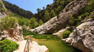 El Santuario de La Fontcalda, piscina natural en la provincia de Tarragona.