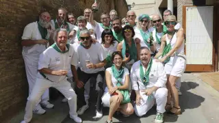Imagen de un grupo de oscenses el día del chupinazo de San Lorenzo en 2022