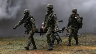 Soldados polacos entrenando en Jezewo.