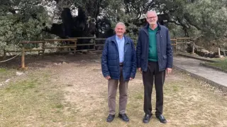 José María Cabrero y José Antonio Adell en la carrasca de Lecina.