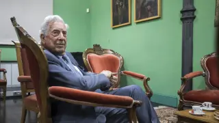 Retrato de Mario Vargas Llosa en el Paraninfo de la Universidad de Zaragoza en 2019.
