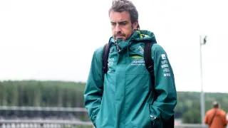 Fernando Alonso se tuvo que retirar tras salirse de la pist en el sprint del Gran Premio de Bélgica, el día que cumpía 42 años.