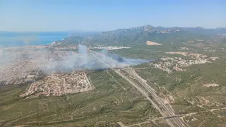 Imagen del incendio en Mont-roig del Camp (Tarragona).