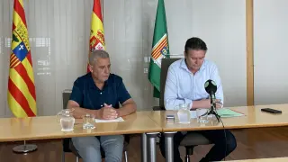 Ángel Cabrera e Ignacio Gramún, en la presentación del acuerdo entre el PP y Entre Todos Bajo Cinca en el Ayuntamiento de Fraga.