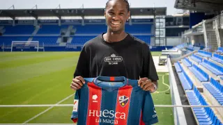 Álex Balboa, en El Alcoraz y con la camiseta de la SD Huesca, su nuevo equipo.