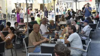 San Lorenzo 2023: ambiente en las calles de Huesca, engalanadas para las fiestas