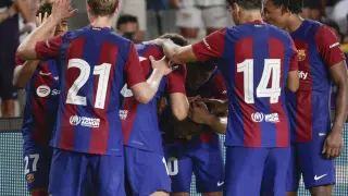 Los jugadores del FC Barcelona celebran un gol durante la 58 edición del Trofeo Joan Gamper que disputan el FC Barcelona y el Tottenham Hotspur
