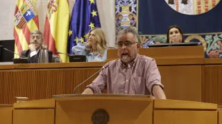 Andoni Corrales (Podemos), durante su intervención en la segunda sesión de investidura de Jorge Azcón.