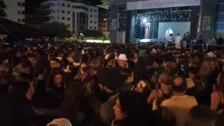 Miles de personas esperaban la salida de Lola Índigo