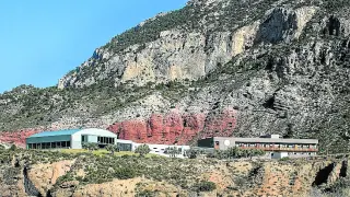 Ariño, pueblo minero, con su característido y famoso balneario.