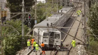 Un tren Talgo Valencia-Barcelona sin pasajeros descarrila en la estación de Sitges