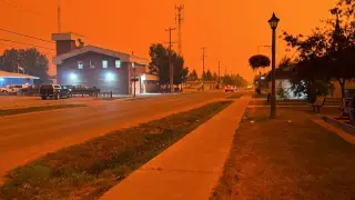 El cielo de Fort Smith (Canadá), rojo por culpa de los incendios.
