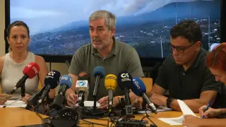El incendio de Tenerife consume 2.600 ha y obliga a confinar el casco urbano de El Rosario