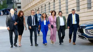 Miriam Nogueras y otros diputados de Junts llegan este jueves al Congreso,