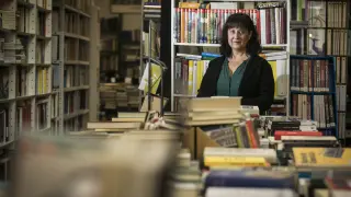 La crítica literaria y colaboradora de HERALDO Eva Cosculluela, siempre rodeada de libros