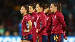 Las jugadoras de la selección española calientan antes de la final del Mundial de fútbol: España-Inglaterra.
