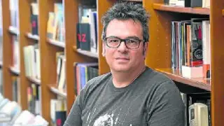 Raúl Quinto presentó su novela en la librería Cálamo.