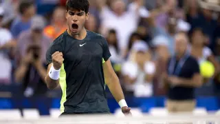 Aug 19, 2023; Mason, OH, USA; Carlos Alcaraz, of Spain, defeats Hubert Hurkacz, of Poland, during the semifinal of the Western & Southern Open at the Lindner Family Tennis Center. Mandatory Credit: Albert Cesare-USA TODAY Sports
